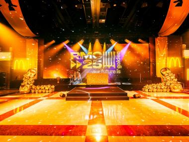 eventdeco-hilton prague-golden party-realiizace