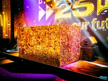 eventdeco-hilton prague-golden party-realiizace