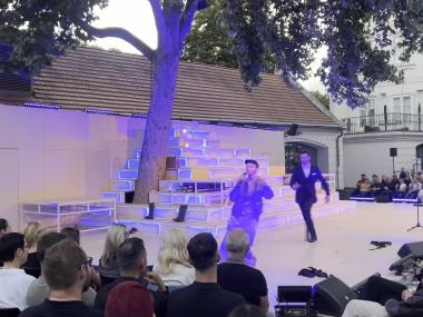 Eventdeco-Letní scéna Museum Kampa-světelné dekorace